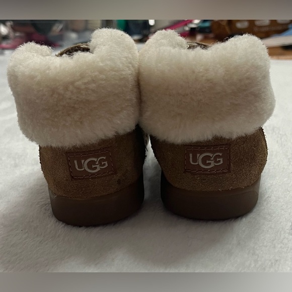 UGG Toddler 7 Nolen chestnut boot with sheep fur - Picture 6 of 7